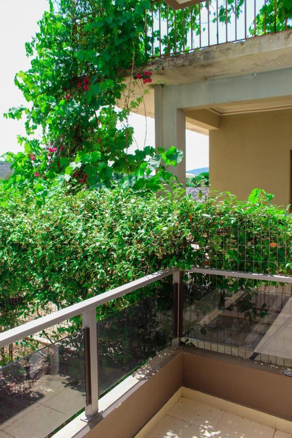 Apanema Apartments Vivari Bagian luar foto